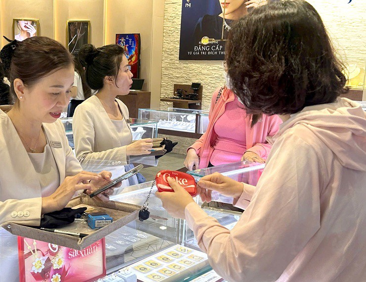 PNJ lãi đậm nhờ nhu cầu mua vàng tăng vọt của người dân