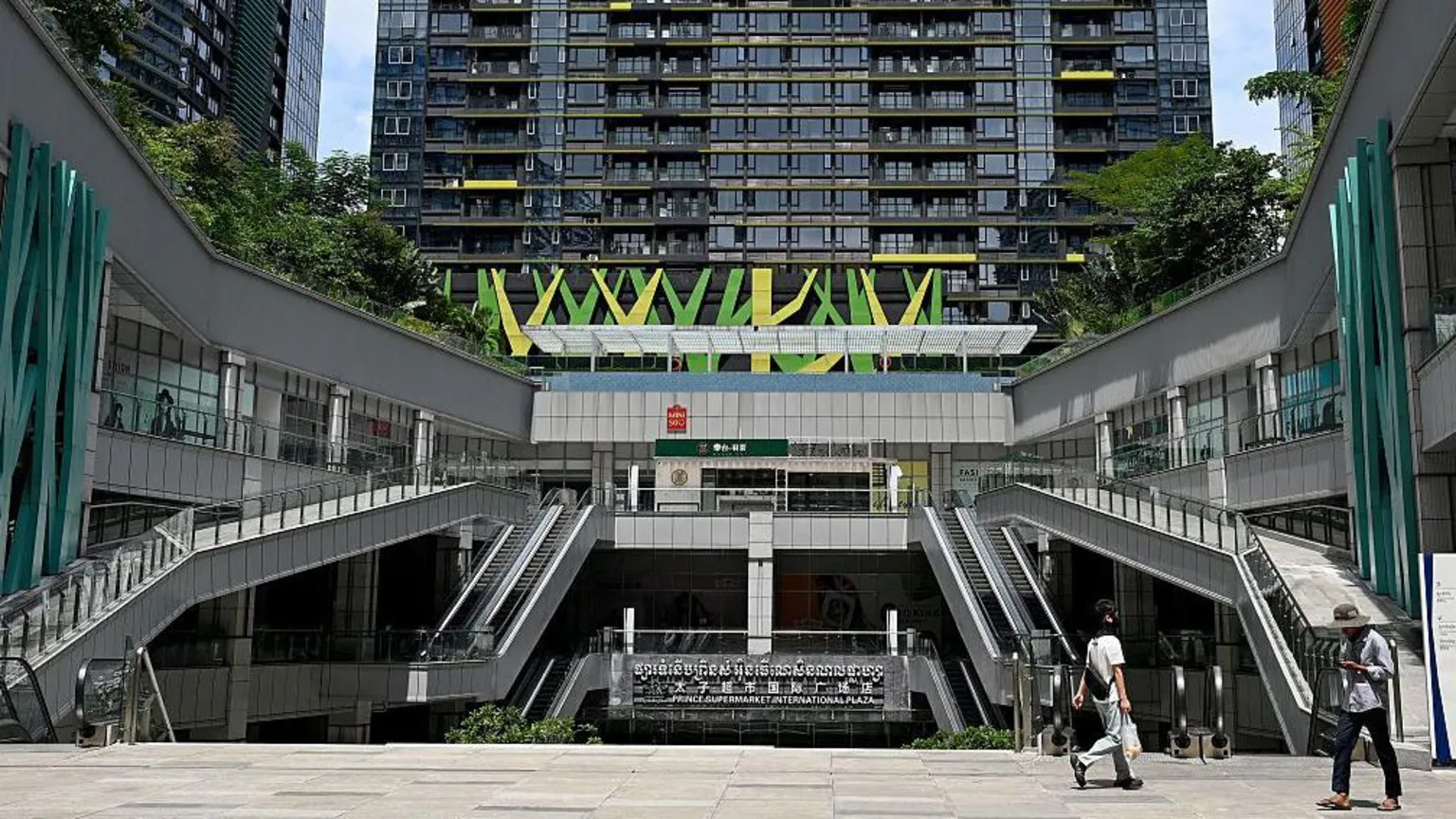 Tổ hợp bất động sản cao cấp Prince International Plaza do tập đoàn Prince Group của Chen Zhi phát triển tại Phnom Penh, Campuchia. Ảnh: AFP.