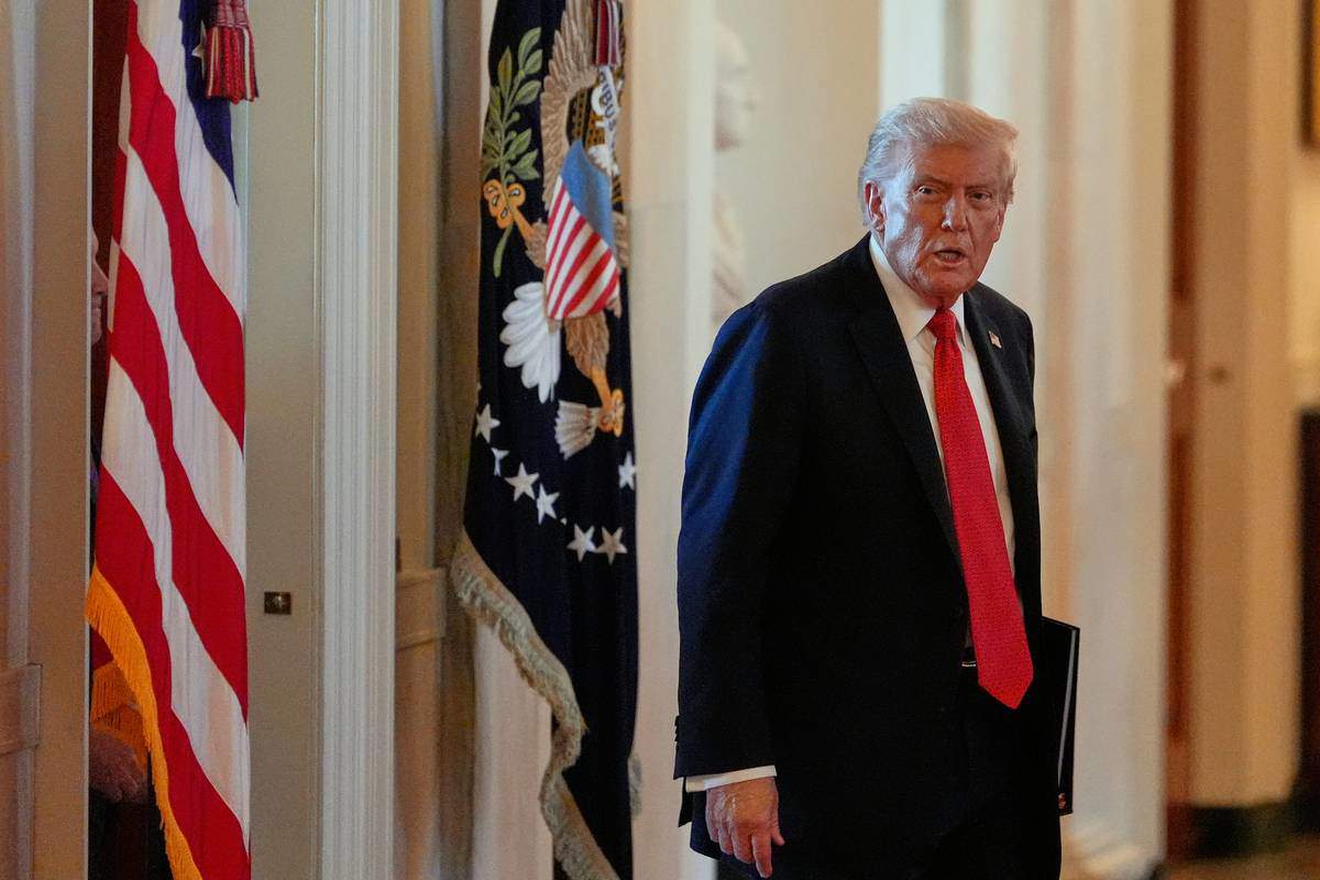 Ông Trump muốn hút vốn 900 tỷ USD từ hai quốc gia châu Á này - 1