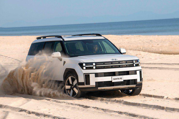 "SUV của ông chú" nhưng giới trẻ cũng mê, SantaFe 2025 đối mặt thách thức - 1
