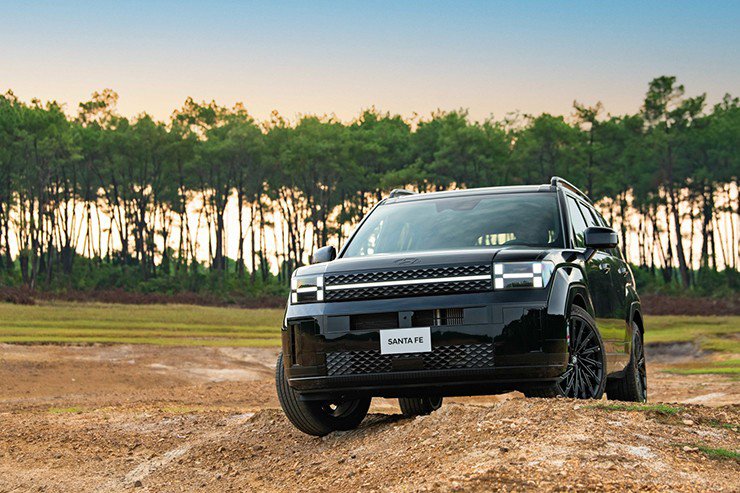 "SUV của ông chú" nhưng giới trẻ cũng mê, SantaFe 2025 đối mặt thách thức - 6