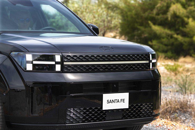 "SUV của ông chú" nhưng giới trẻ cũng mê, SantaFe 2025 đối mặt thách thức - 5