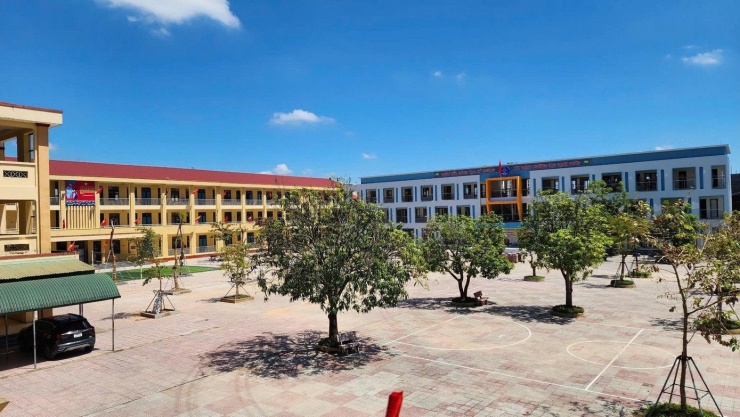 Trường THCS Nguyễn Du vừa được đầu tư xây dãy phòng học mới. Ảnh P.V