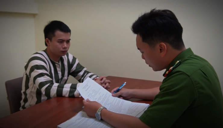 Bị can Lê Anh Điệp - chủ tài khoản Tiktok “Tàng Keng Ông Trùm” khai nhận hành vi với cán bộ điều tra.