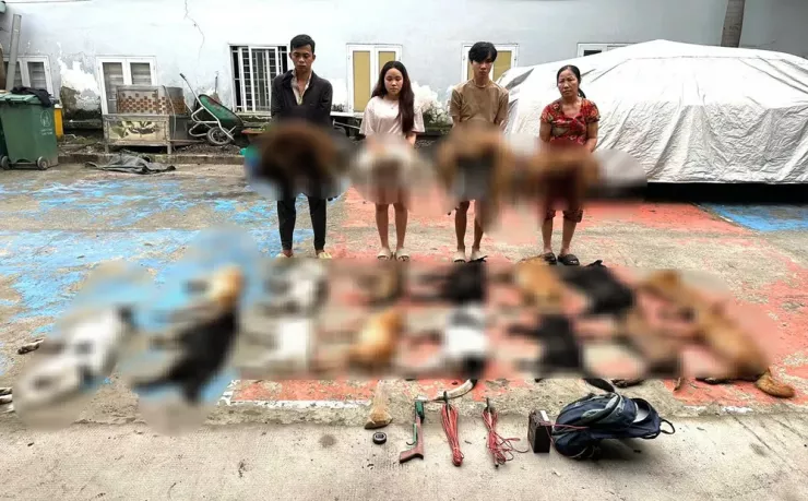 Bằng, An, Liên và Gơ cùng các tang vật liên quan. Ảnh: CA