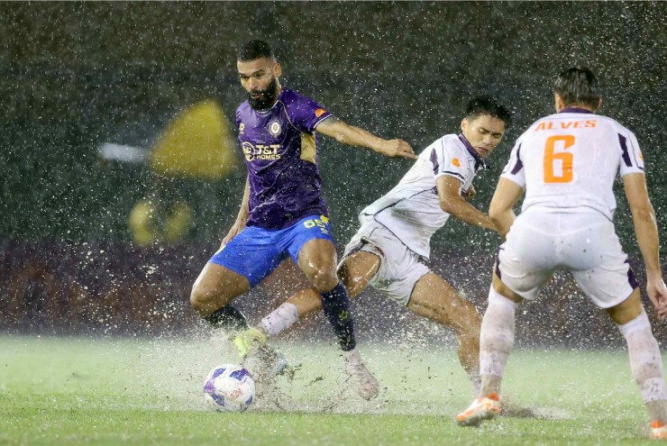 Video bóng đá Becamex TP HCM - Hà Nội: Ngược dòng cảm xúc, Hoàng Hên lập công (V-League)