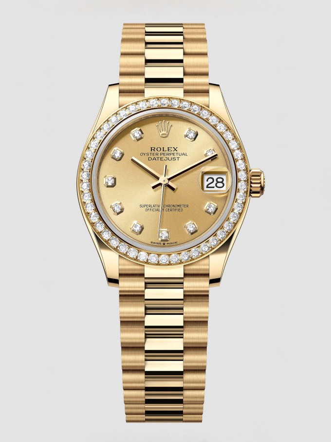 Tác phẩm Rolex Oyster Perpetual Datejust trị giá gần 1,4 tỷ đồng.