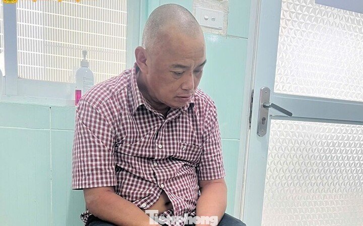 Đối tượng Đoàn Thanh Hùng tại cơ quan Công an. Ảnh: H.T