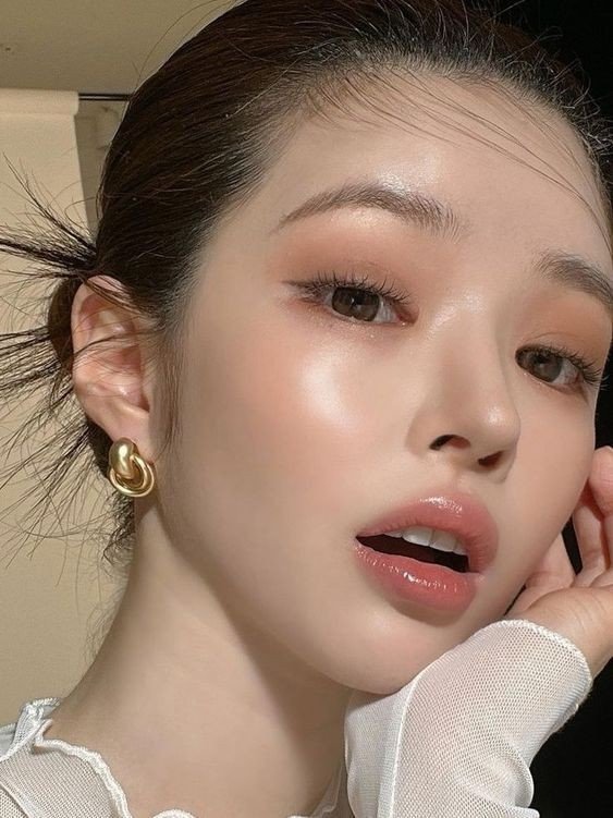 Xu hướng son môi Thu 2025 mà các nàng nên thử để nổi bật trong ngày se lạnh - 2