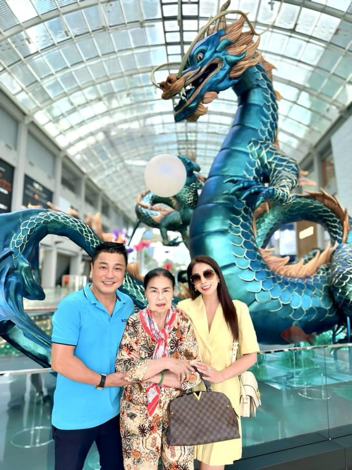 Lý Hùng thường xuyên du lịch cùng gia đình. Ảnh: FBNV