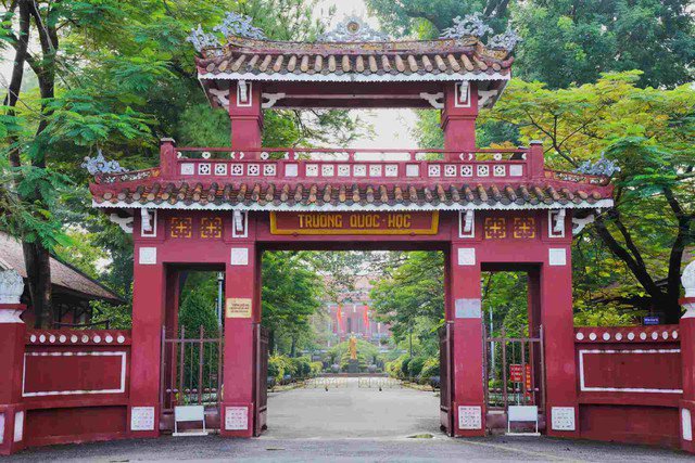 Để được bước vào Trường THPT chuyên Quốc học - Huế học, các học sinh phải có thành tích học tập xuất sắc. Ảnh: Trường Bùi.