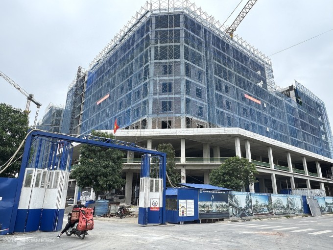 Dự án nhà xã hội tại xã Uy Nỗ đang trong quá trình thi công, dự kiến bàn giao vào quý IV/2026. Ảnh: Ngọc Diễm