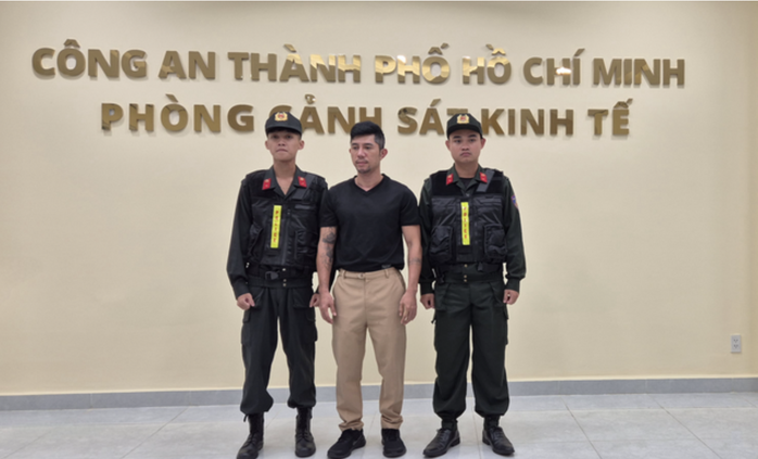 Ca sĩ Lương Bằng Quang đã cùng Ngân 98 đưa 8 tỉ đồng với hy vọng "chạy tội"