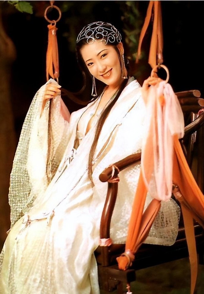 Diễn viên được mệnh danh là “Phan Kim Liên gợi cảm nhất mọi thời đại”.