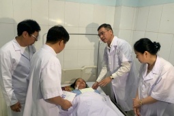 Bộ Y tế tặng bằng khen 4 điều dưỡng cứu người trong vụ dùng dao tấn công 7 người ở Nghệ An