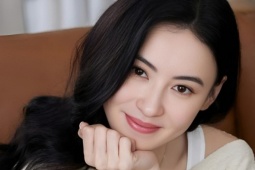 'Mẹ Tạ Đình Phong khen Trương Bá Chi chăm con khéo'