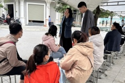 Xếp hàng xuyên đêm nộp hồ sơ mua nhà xã hội tại Hà Nội