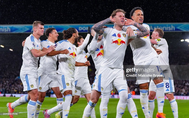Leeds United khiến West Ham lún sâu vào khủng hoảng