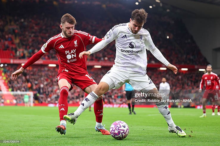 Khả năng ra sân của Mason Mount (áo trắng) ảnh hưởng lớn đến cách MU thi đấu với Brighton