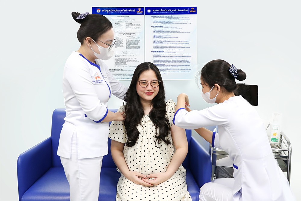 Phụ nữ mang thai tiêm vắc xin phòng virus hợp bào hô hấp RSV để truyền kháng thể thụ động bảo vệ con trong 6 tháng đầu đời tại Hệ thống Tiêm chủng VNVC