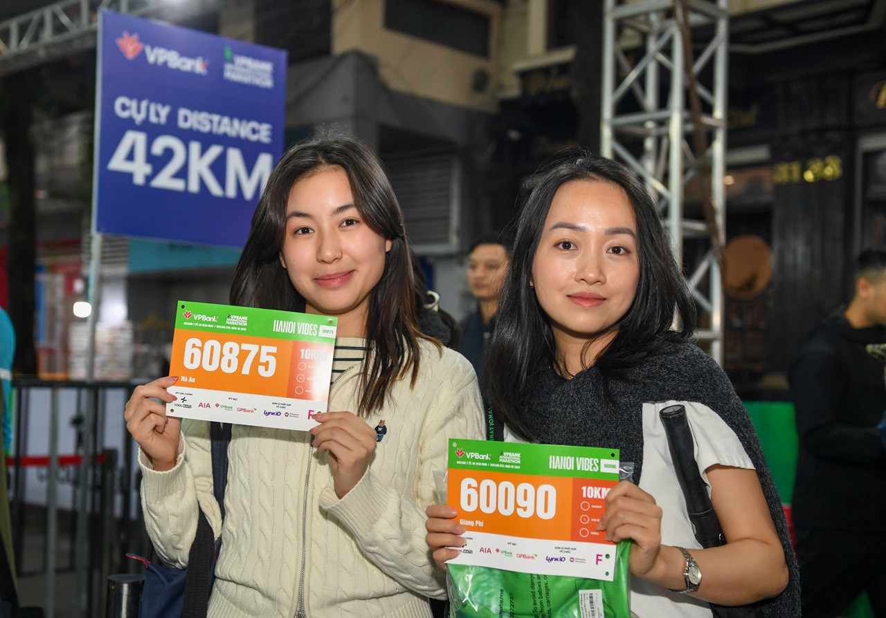Dàn trai xinh, gái đẹp “đốt nóng” VPBank Hanoi International Marathon 2025 trước giờ xuất phát - 3