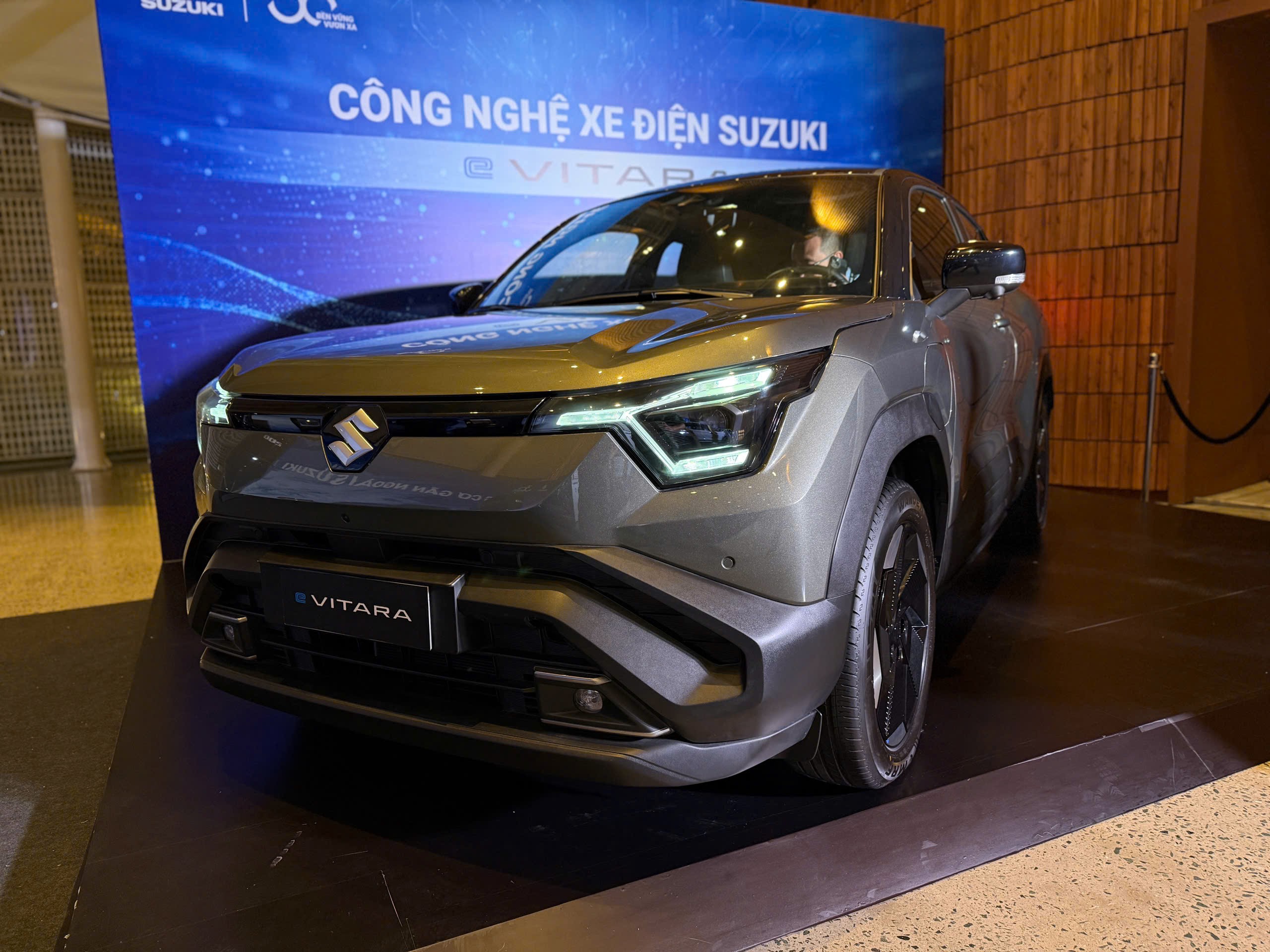 Mẫu xe điện Suzuki e-Vitara lần đầu tiên được trưng bày tại Việt Nam.