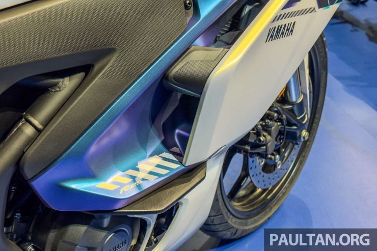 Yamaha YZF-R25 2025 trình làng: "Lột xác" thiết kế, nâng cấp trang bị - 2