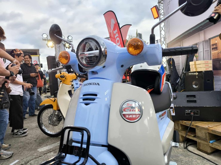 Honda Super Cub phiên bản núi Phú Sĩ cực hiếm - 2