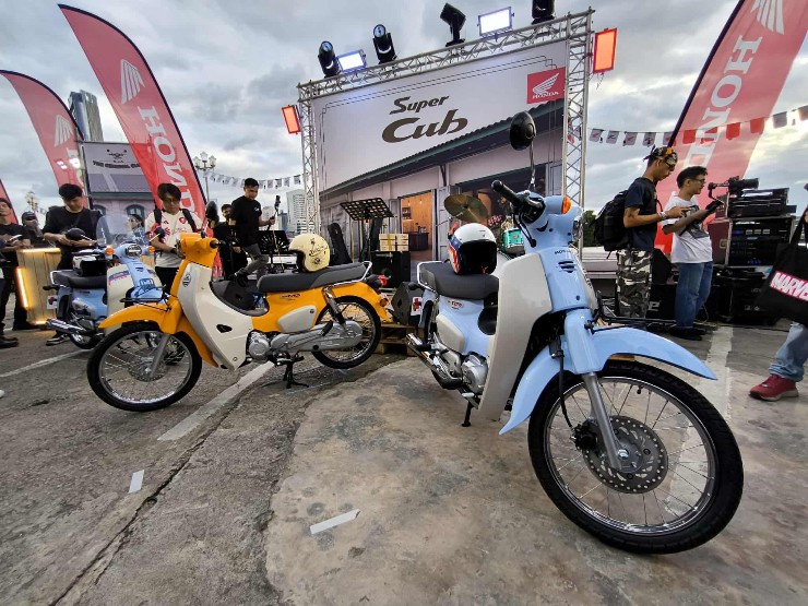Honda Super Cub phiên bản núi Phú Sĩ cực hiếm - 4