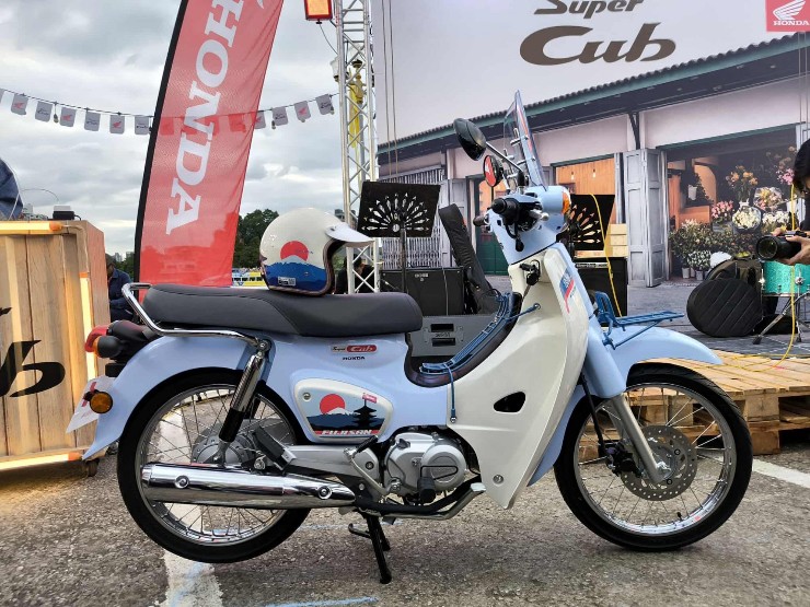 Honda Super Cub phiên bản núi Phú Sĩ cực hiếm - 1