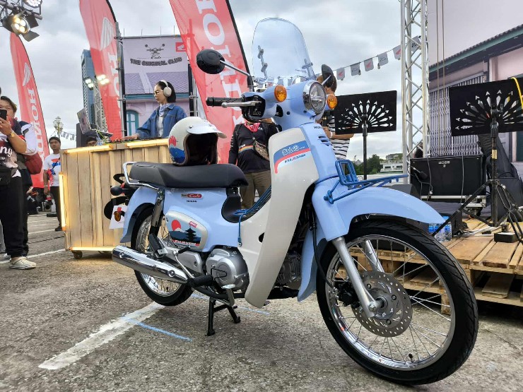 Honda Super Cub phiên bản núi Phú Sĩ cực hiếm - 3