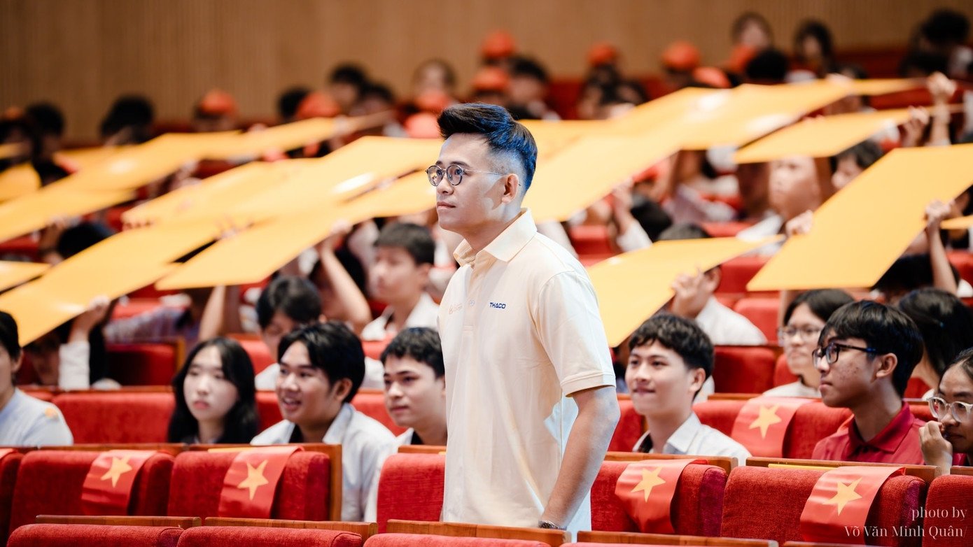 Điều đặc biệt là, 9 năm trước, MC Đức Bảo từng đồng hành cùng trường Quốc học Huế, điểm cầu Huế chinh phục đỉnh núi tri thức Olympia với nhà vô địch Hồ Đắc Thanh Chương. Với sự trở lại lần này, MC Đức Bảo sẽ một lần nữa góp phần thổi bùng ngọn lửa quyết tâm, góp phần đưa "nhà leo núi" Lê Quang Duy Khoa chạm tay vào vòng nguyệt quế.