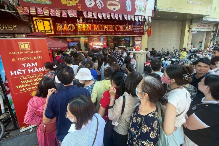 Giá vàng chông chênh, cần đánh thuế giao dịch? - 1
