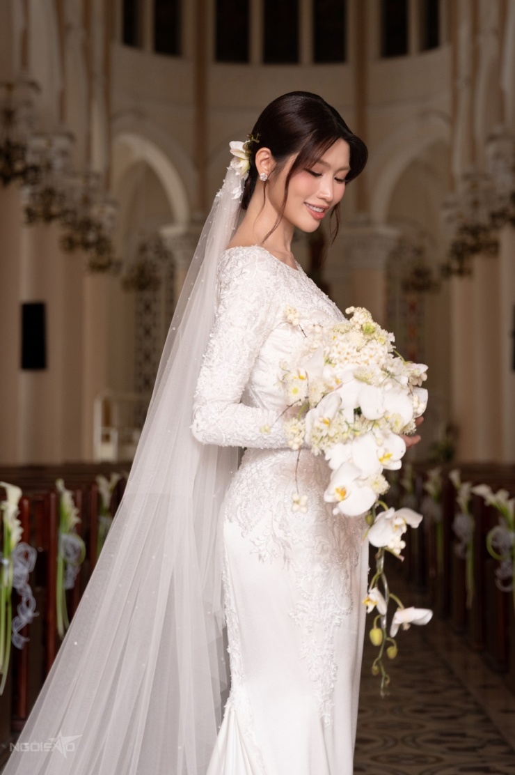 Váy cưới đính nghìn viên pha lê của Quỳnh Châu - 2