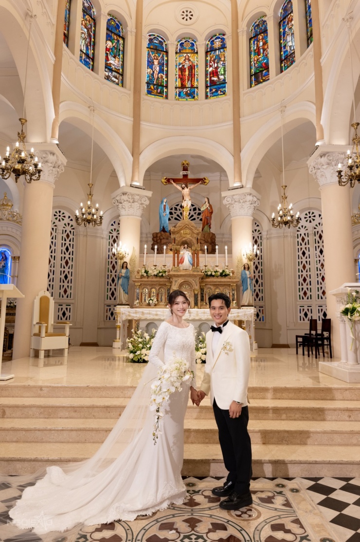 Váy cưới đính nghìn viên pha lê của Quỳnh Châu - 7