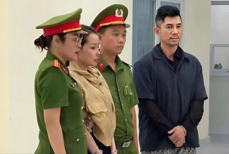 Ngân 98 và Lương Bằng Quang tại Cơ quan công an TPHCM.