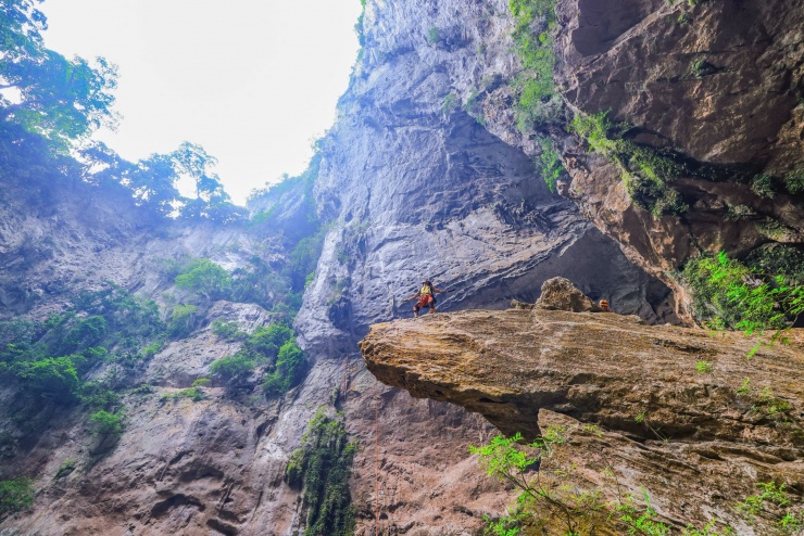 Những điều huyền bí, thú vị được phát hiện khi khám phá hố sụt sâu nhất Việt Nam - 2