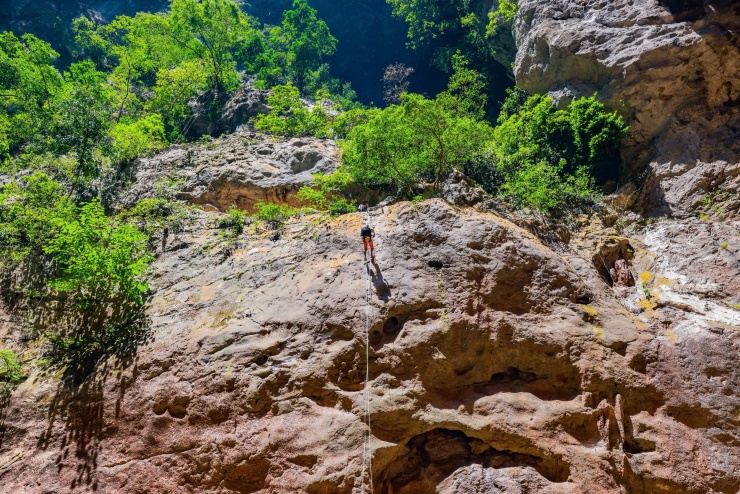 Những điều huyền bí, thú vị được phát hiện khi khám phá hố sụt sâu nhất Việt Nam - 8