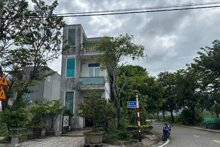 Căn nhà của ông Võ Công Chính cho UBND thị trấn Núi Thành cũ thuê. Ảnh: TN