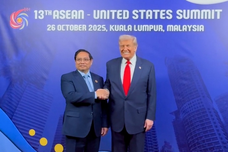 Thủ tướng Phạm Minh Chính gặp Tổng thống Mỹ Donald Trump. Ảnh: VGP