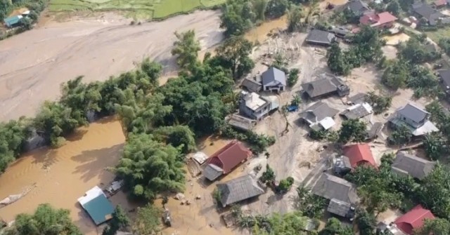 "Mỏ vàng" trôi vào bản sau cơn lũ, xã lập tổ 10...