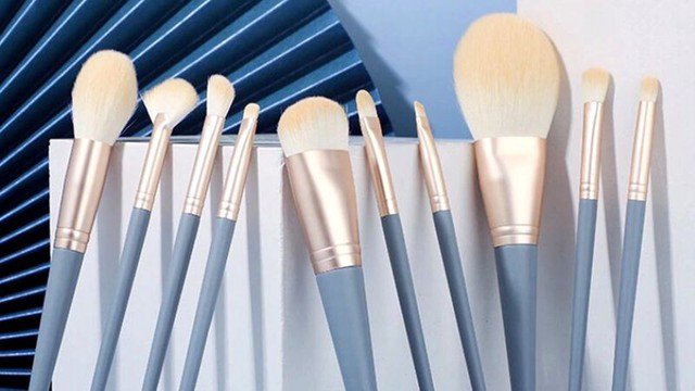 Một chiếc cọ chất lượng không chỉ giúp bạn thao tác dễ dàng mà còn giảm thiểu vi khuẩn gây mụn.