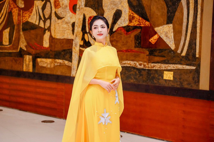 Ca sĩ Duyên Quỳnh nhanh chóng được nhiều khán giả biết đến với hit 7 tỉ view "Viết tiếp câu chuyện hòa bình"