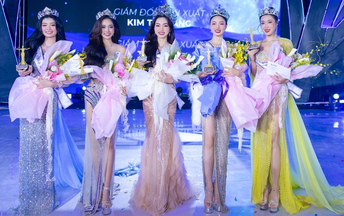 Từ trái qua: Top 5 gồm á hậu 3 Vũ Hồng Hạnh, á hậu 1 Trần Thị Thu Hiền, hoa hậu Hoàng Ngọc Như, á hậu 2 Nguyễn Thị Kiều Anh và á hậu 3 Nguyễn Phương Anh.