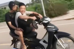 Bị công an ‘sờ gáy’ vì khoe video lái xe bằng chân lên mạng xã hội