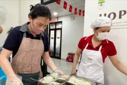 Thực phẩm bốc mùi vào trường học: Ai chịu trách nhiệm?