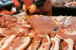Chồng đâm vợ trọng thương vì đi chợ mua được thịt lợn giảm giá
