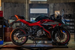 Ra mắt môtô mới đẹp tựa Honda CB250R, giá chỉ 62 triệu đồng