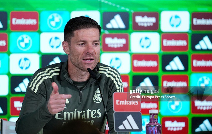 Họp báo Real Madrid - Barcelona: Alonso phản ứng khi 3 lần bị hỏi về Yamal - 1