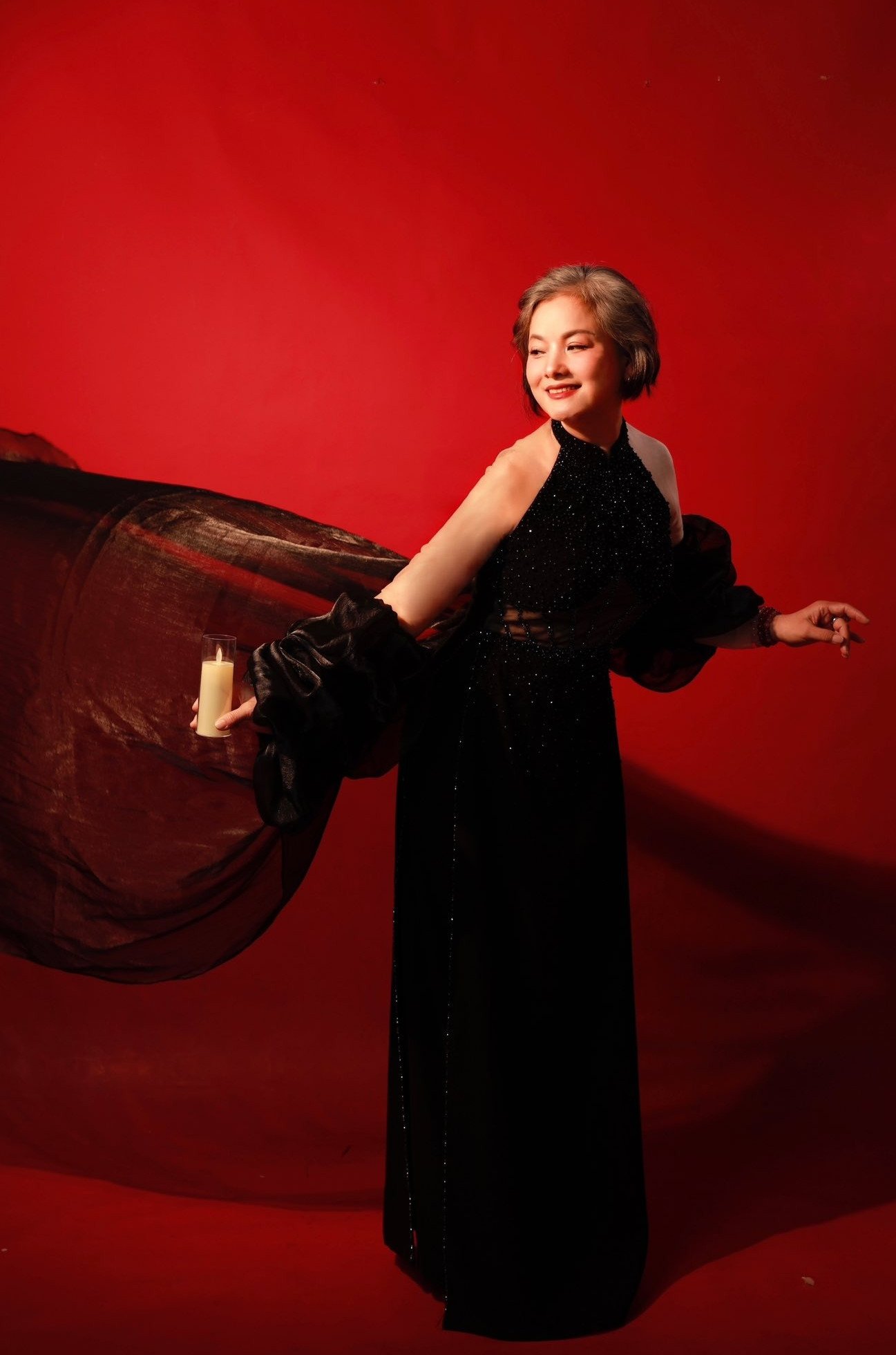 NSND mang hàm Đại tá từng lọt top 10 Người đẹp Hà Nội có cuộc sống giản dị - 4